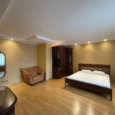 קייב One Bedroom Kreschatik Str 4 מראה חיצוני תמונה