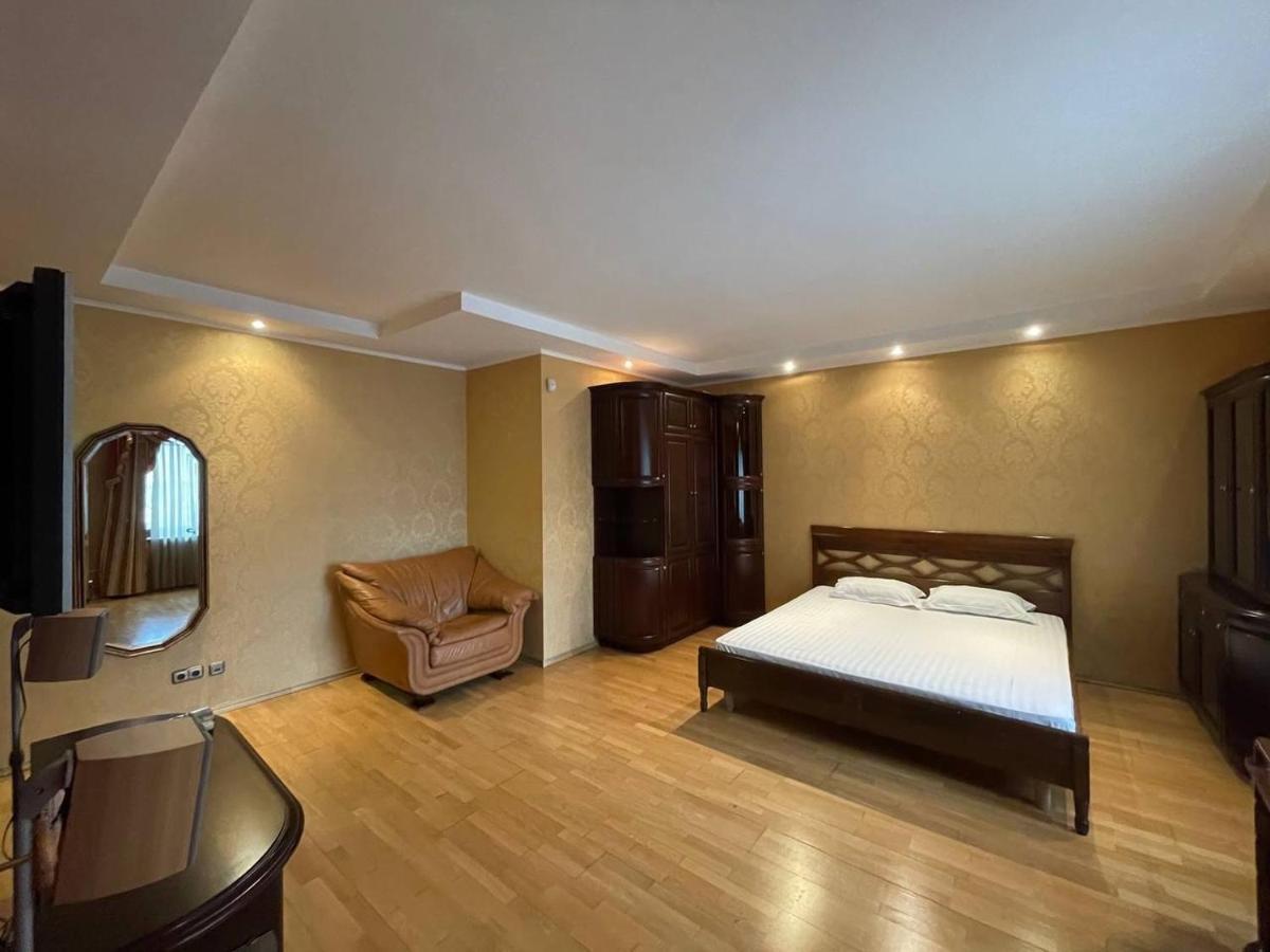 קייב One Bedroom Kreschatik Str 4 מראה חיצוני תמונה