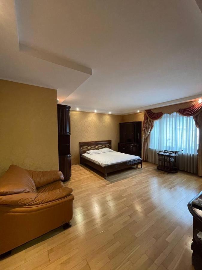 קייב One Bedroom Kreschatik Str 4 מראה חיצוני תמונה