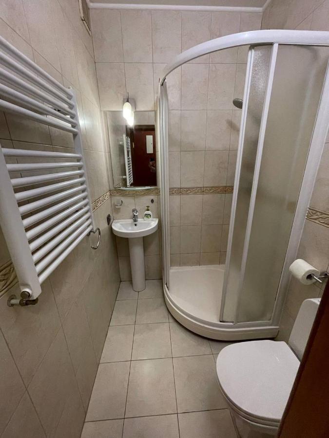 קייב One Bedroom Kreschatik Str 4 מראה חיצוני תמונה